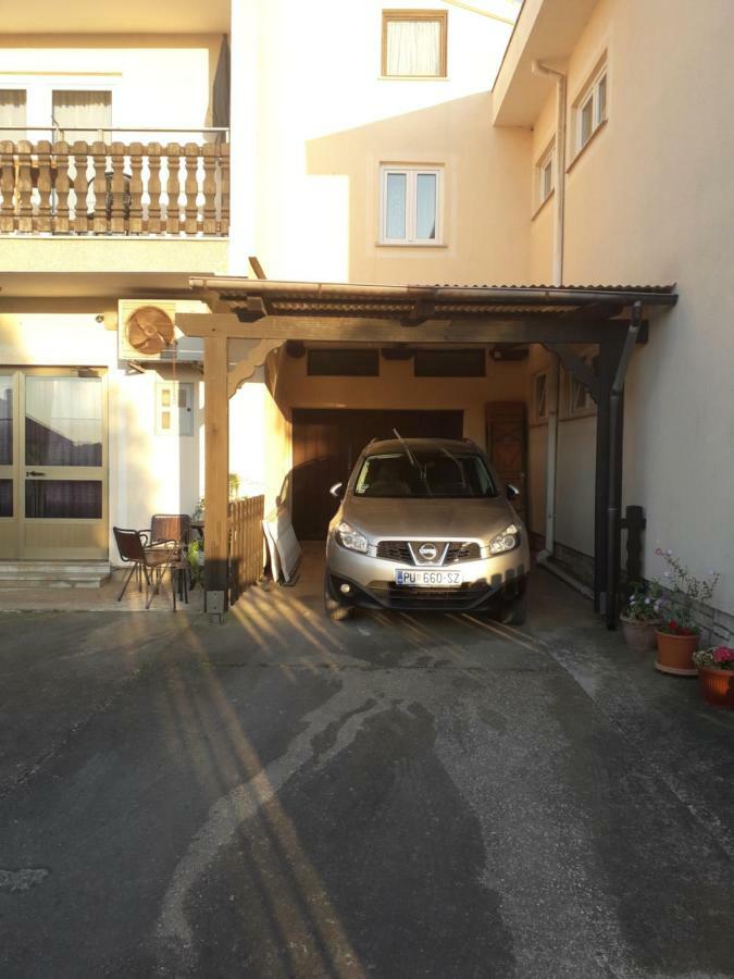 Apartments Hrga Пула Екстер'єр фото